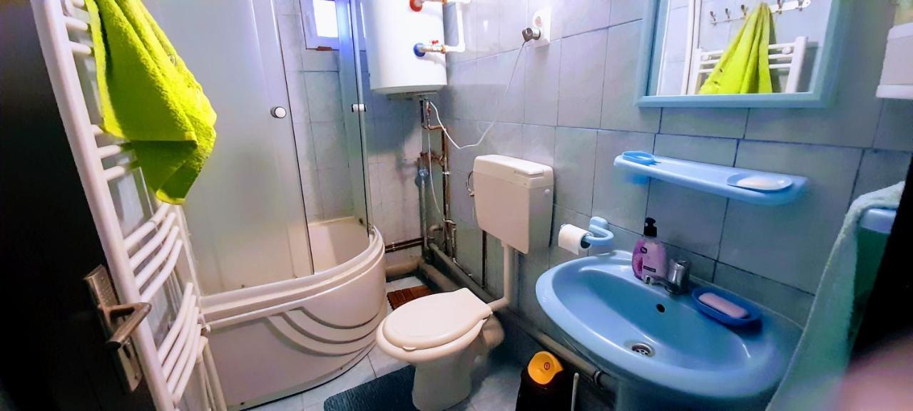 Pensiunea Casa Andreea Novaci-Straini Bagian luar foto